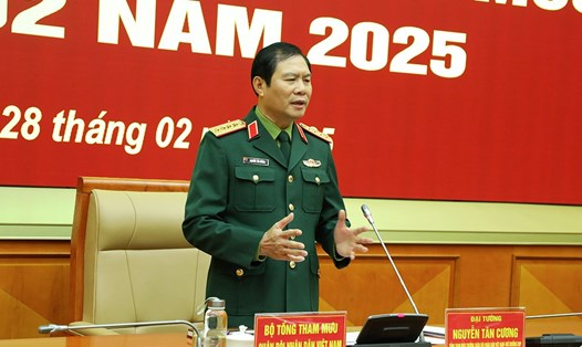 Đại tướng Nguyễn Tân Cương yêu cầu các cơ quan, đơn vị tiếp tục triển khai các nội dung Kết luận của Thường vụ Quân ủy Trung ương về việc điều chỉnh tổ chức biên chế Quân đội nhân dân Việt Nam. Ảnh: Nguyên Hải