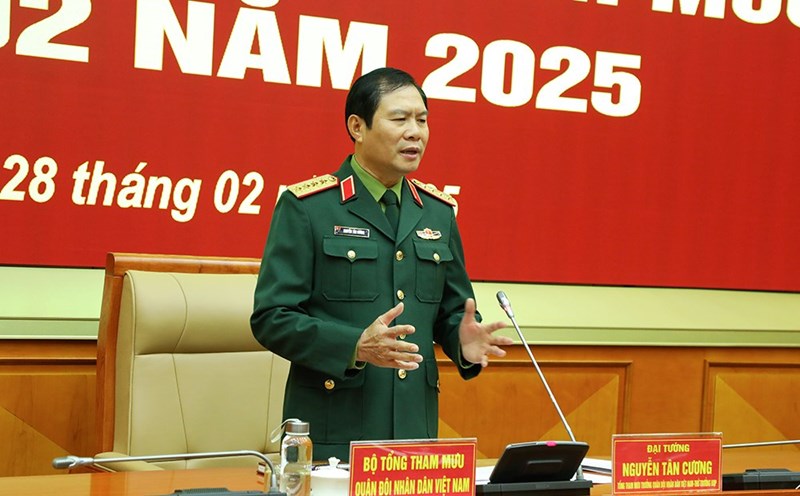 General Nguyen Tan Cuong requested agencies and units to continue implementing the contents of the Conclusion of the Central Military Commission Standing Committee on adjusting the organization of the Vietnam People's Army. Photo: Nguyen Hai