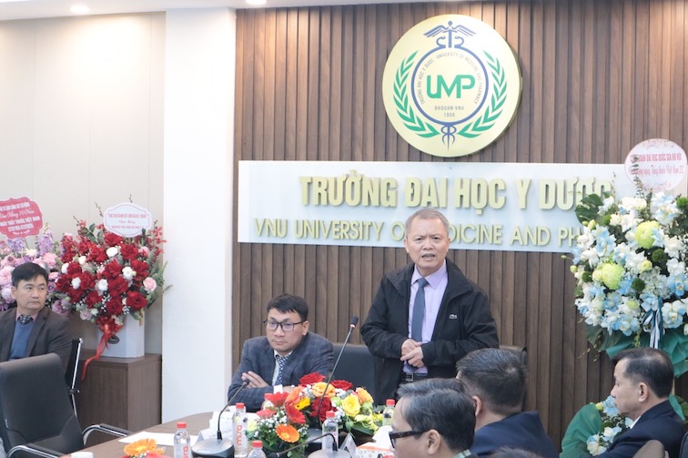 Professor Le Ngoc Thanh shares about the practice facilities of students at the University of Medicine and Pharmacy - Vietnam National University, Hanoi. Photo: BVCC