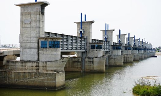 Vướng mặt bằng là một trong những nguyên nhân khiến dự án đập dâng hạ lưu sông Trà Khúc, TP Quảng Ngãi chậm tiến độ. Ảnh: Viên Nguyễn.