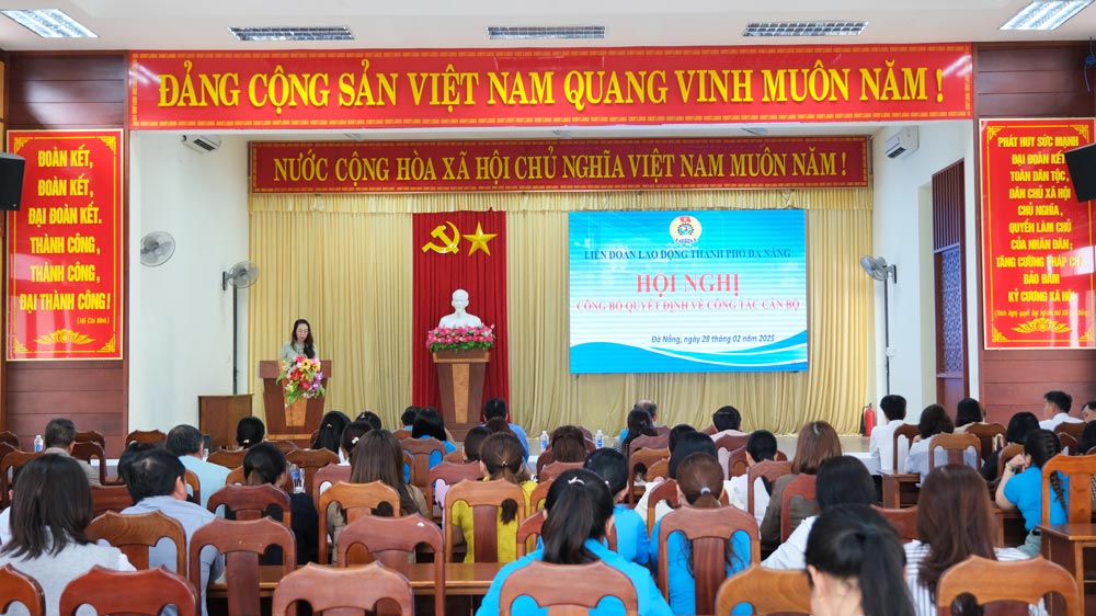 The Da Nang City Labor Federation held a conference to announce the decision on personnel work at the Hoa Vang District Labor Federation. Photo: Tra Van