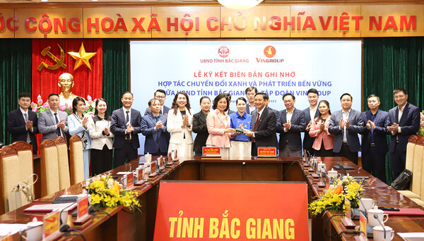 Signing ceremony of the memorandum of understanding and cooperation between Bac Giang and Vingroup Corporation. Photo: Bac Giang Portal