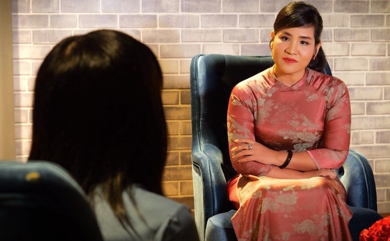 Ms. B confided about her family story at "The Third Person". Photo: Producer.