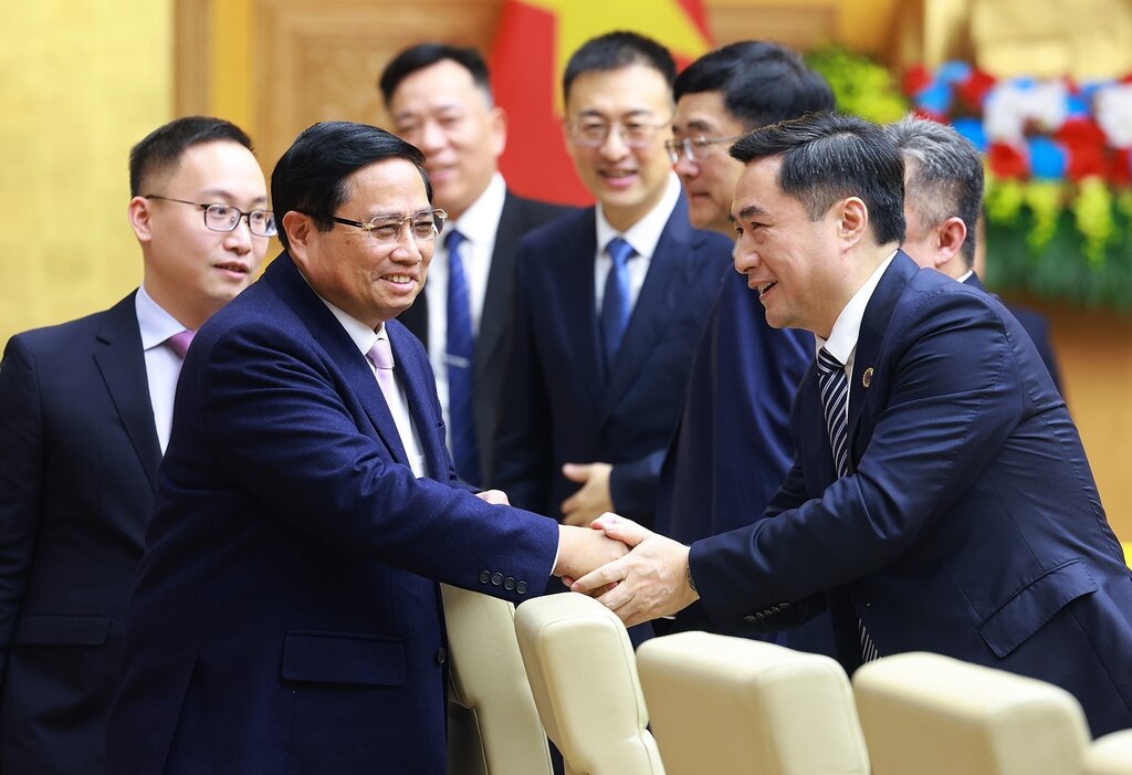 Politburo member and Prime Minister Pham Minh Chinh chaired a meeting with Chinese enterprises. Photo: VNA