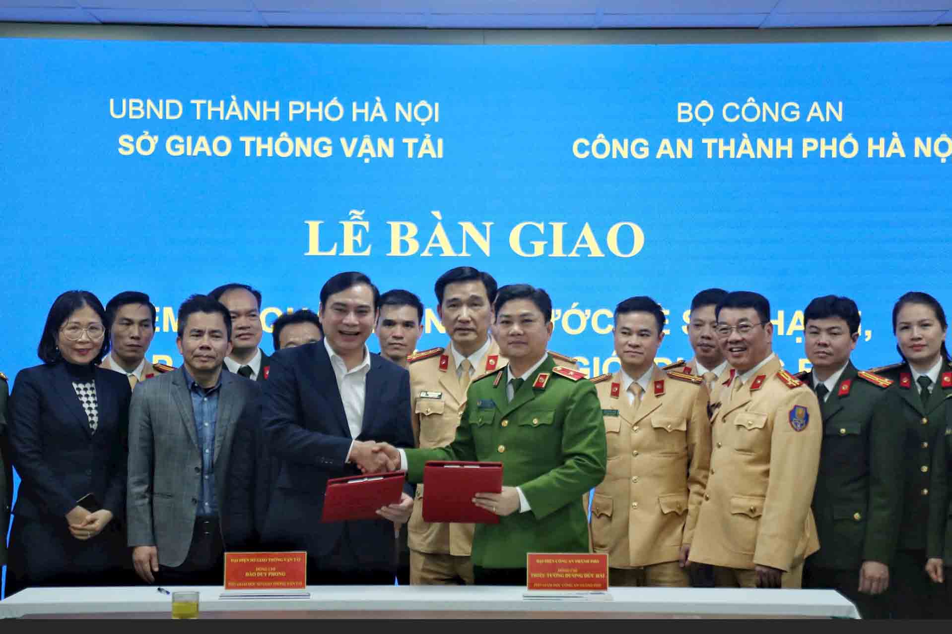 The Hanoi Department of Transport handed over the task of managing the test and issuing a driver's license to the Hanoi City Police. Photo: Tuan Khai