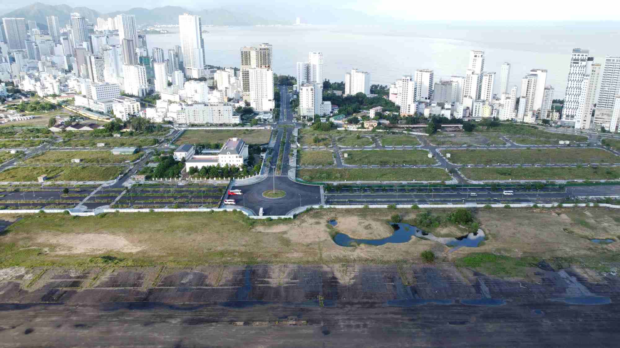3 BT projects of routes and intersections connecting Nha Trang airport area with common problems are located in land funds used to recover capital for the BT project in the old Nha Trang airport area. Photo: Huu Long