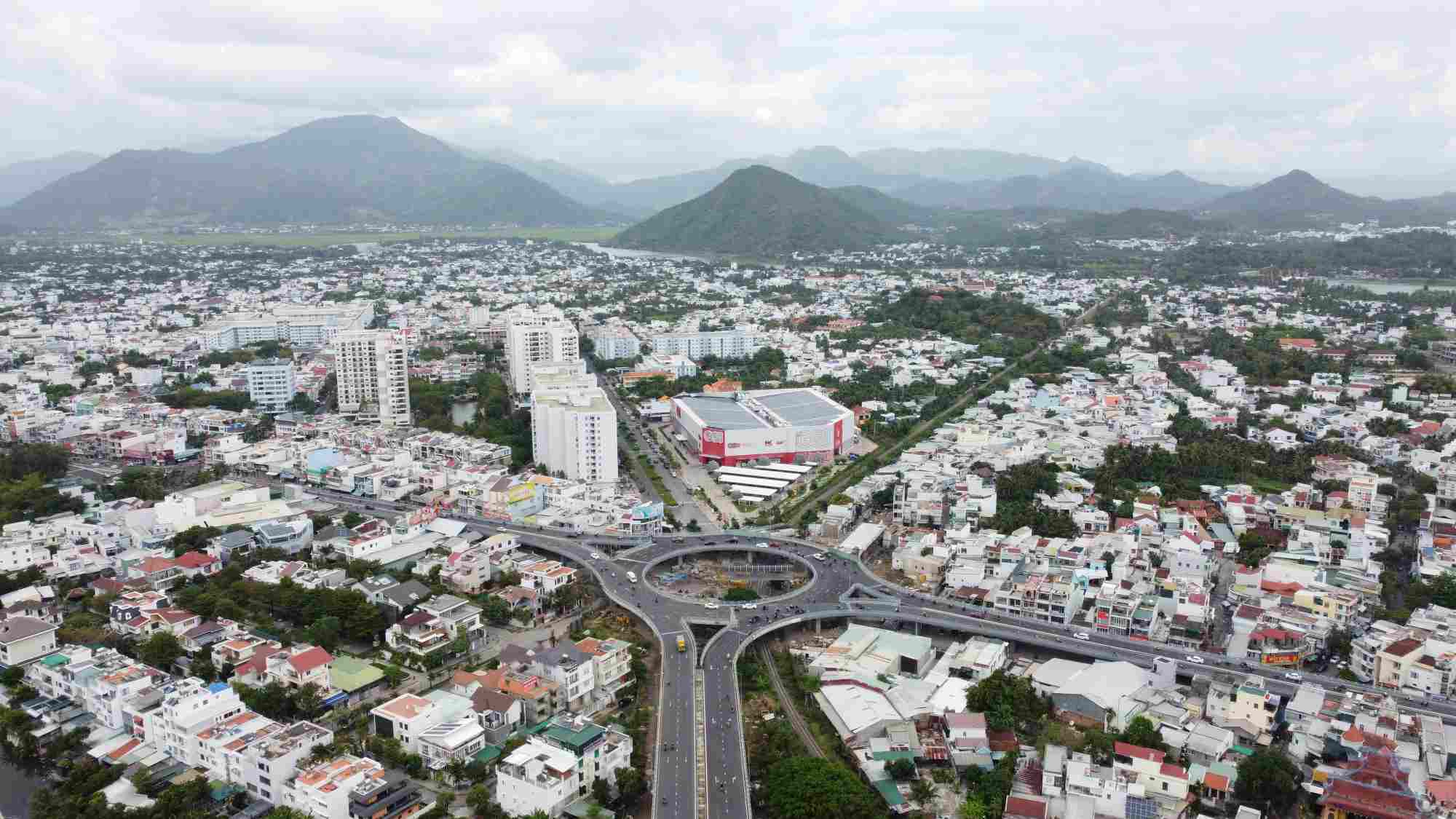 Du an BT Nut giao Ngoc Hoi vuong mac chung nam o quy dat dung de hoan von cho du an BT tai khu vuc san bay Nha Trang cu. Anh: Huu Long