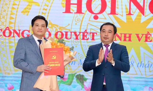 Ông Lê Anh Dũng nhận nhiệm vụ Bí thư Huyện ủy Thanh Miện (tỉnh Hải Dương). Ảnh: Minh Phúc