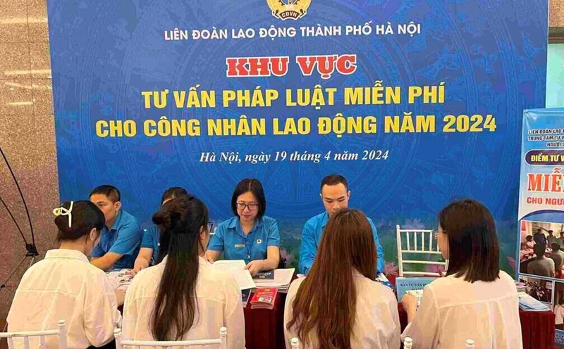 Legal advice for workers at Workers' Month 2024. Photo: Kieu Vu