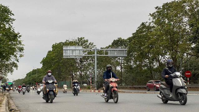 Khu vuc Dai lo Thang Long huong di Khuat Duy Tien luong phuong tien dong nhung khong xay ra tinh trang un tac.