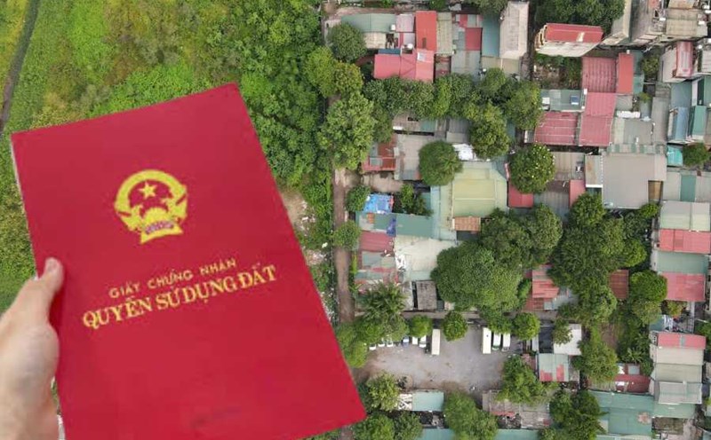 Transferring the land use right is a common term used by people to refer to the procedure for registering changes when transferring, donating, inheriting land use rights, land use rights and other assets attached to land. Photo: Nhu Ha