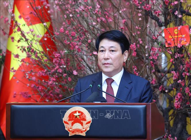 President Luong Cuong congratulates the New Year of the Snake and assigns tasks to officials and staff of the Office of the President. Photo: Lam Khanh/VNA