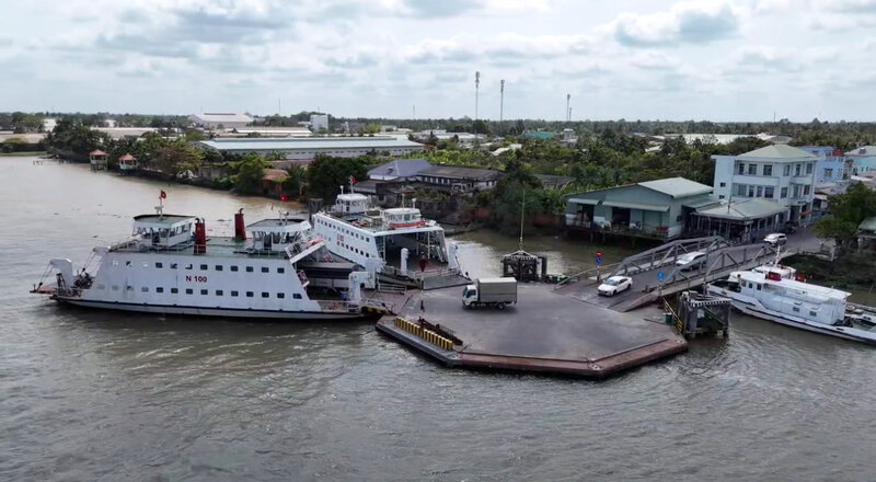 Dinh Khao ferry has no traffic jam this Tet, people are satisfied. Photo: Hoang Loc