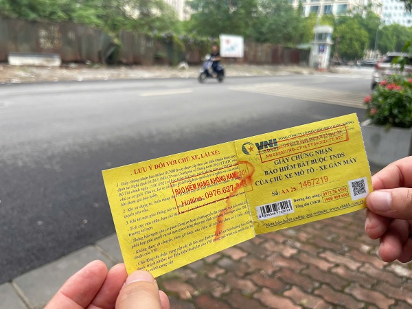 Motorcycle insurance. Photo: Xuyen Dong