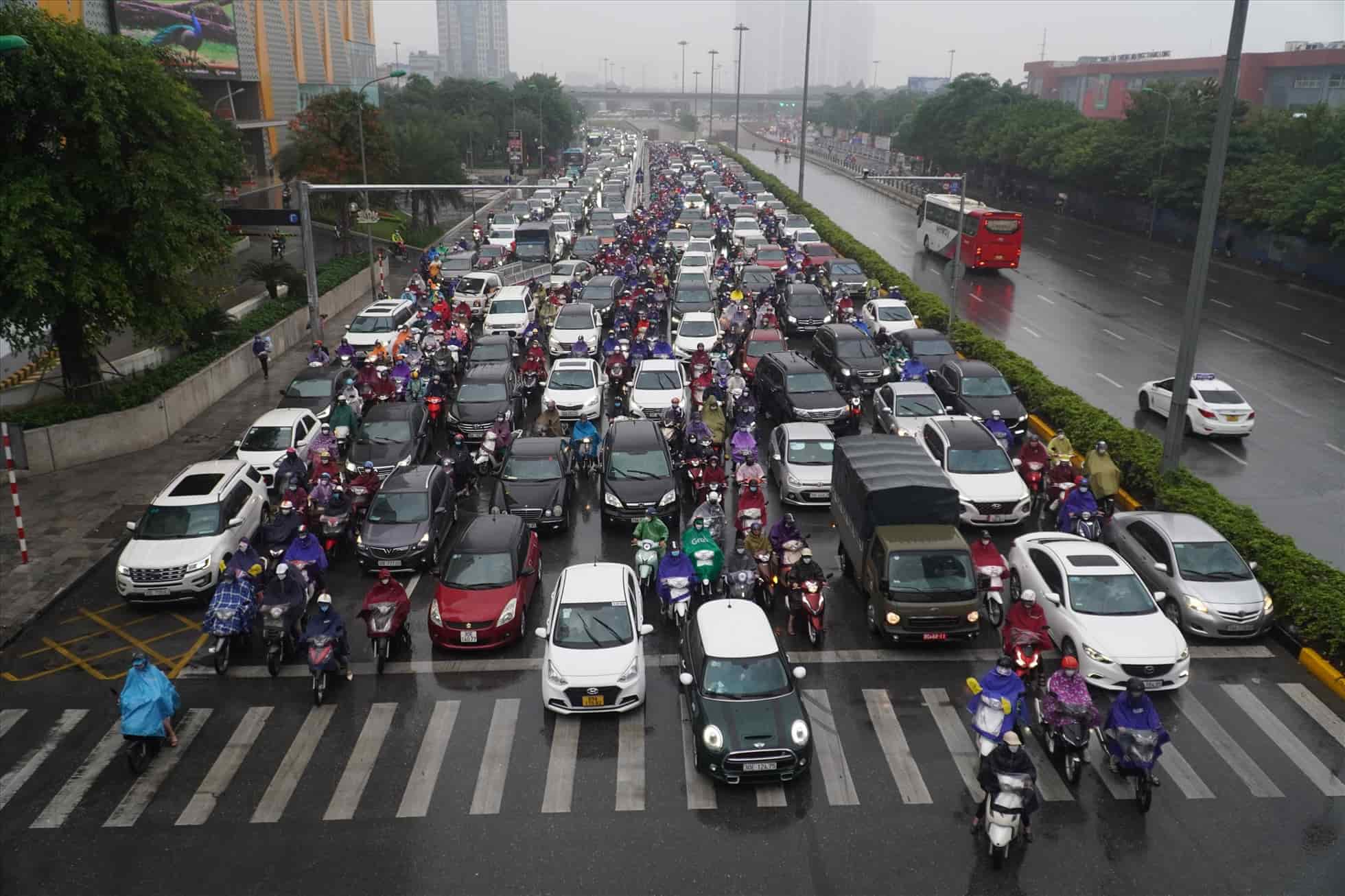 Weather forecast for Hanoi is scattered rain on February 7-8. Photo: Huu Chanh