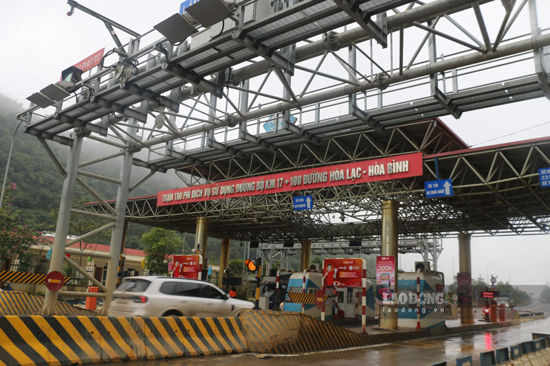 The highest ticket price for the Hoa Lac - Hoa Binh expressway is 200,000 VND. Photo: Khanh Linh