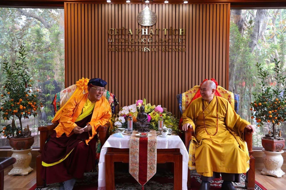 His Holiness the Gyalwang Drukpa met with Venerable Thich Duc Thien on the occasion of the beginning of spring. Photo: Organizing Committee