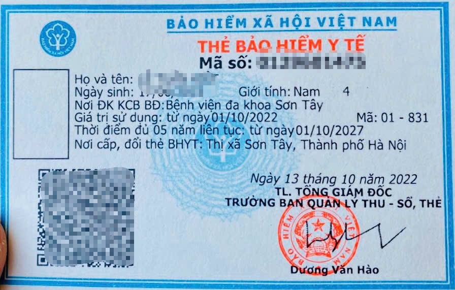 The initial medical examination and treatment location is recorded on the health insurance card. Photo: Thuy Linh