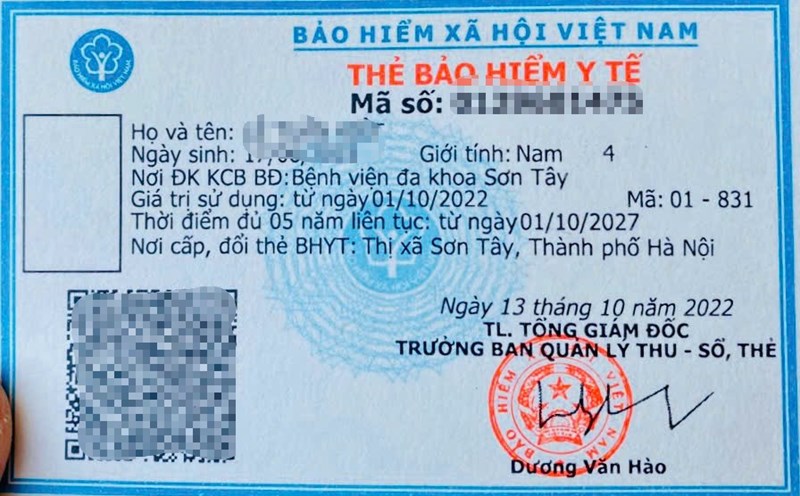 The initial medical examination and treatment location is recorded on the health insurance card. Photo: Thuy Linh