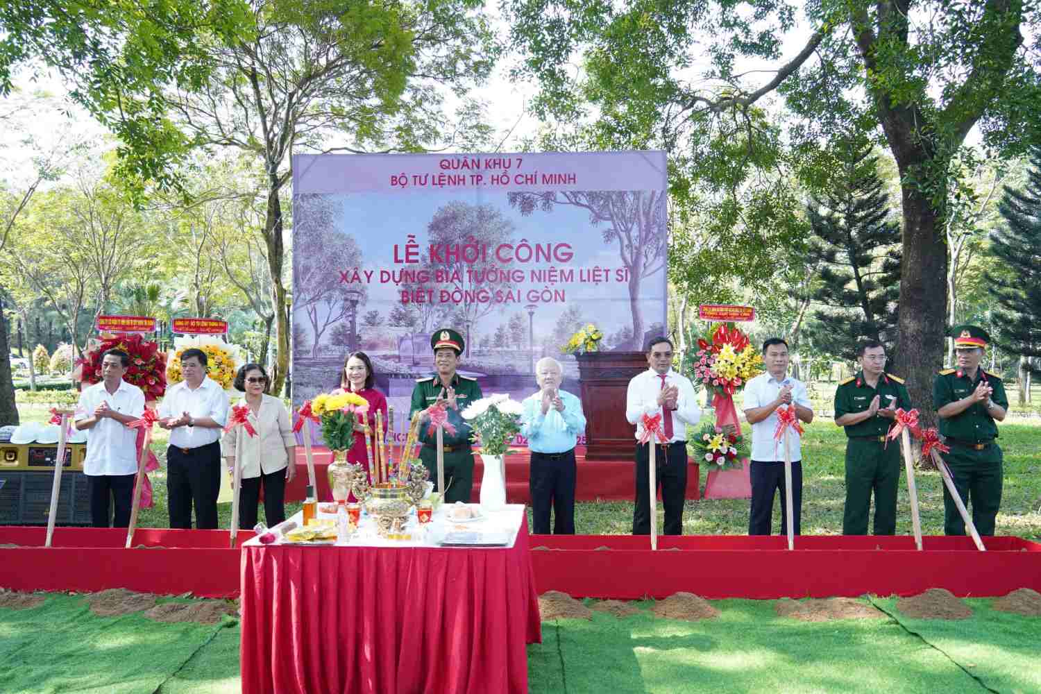 Delegates perform the groundbreaking ceremony for the construction of the Saigon Special Forces Martyrs Memorial. Photo: Trung Kien