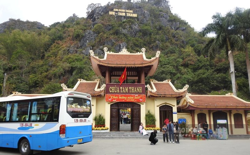Tam Thanh Pagoda - known as "the number one landscape of Lang Son" attracts a lot of tourists in early spring. Photo: To Cong.