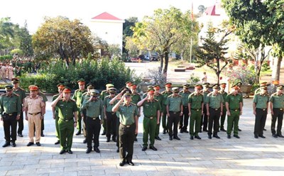 Dak Nong Police Force pledges absolute loyalty to the Party, the Fatherland and the People. Photo: Minh Quynh