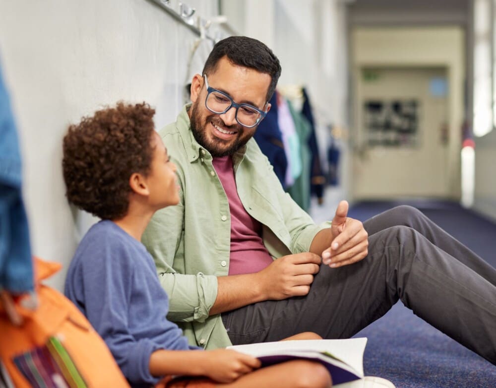 Parents should teach their children early about the rules of conduct with people around them. Photo: Pixabay