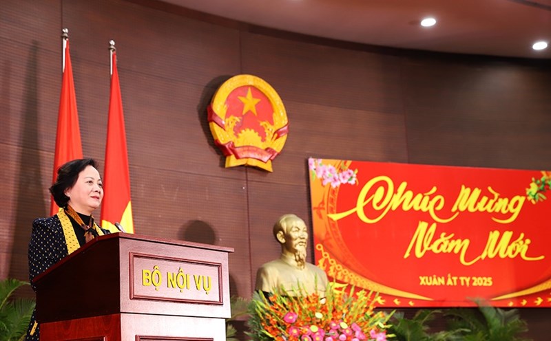 Minister Pham Thi Thanh Tra speaks at the meeting. Photo: Ministry of Home Affairs