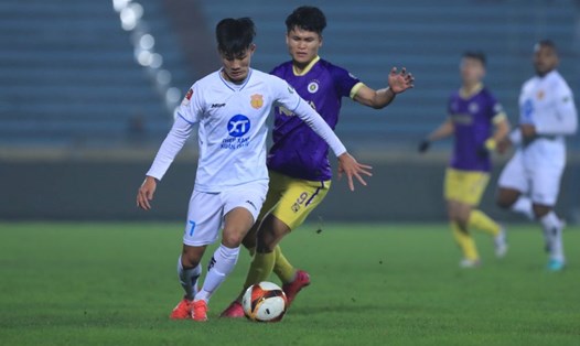 Câu lạc bộ Nam Định tiếp đón Hà Nội tại vòng 13 V.League 2024-2025. Ảnh: Minh Dân