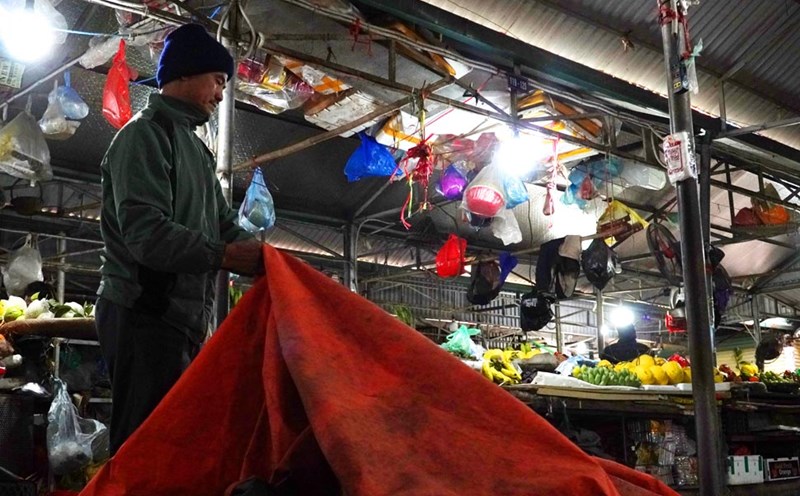 Small traders close early due to increased purchasing power after Tet holiday