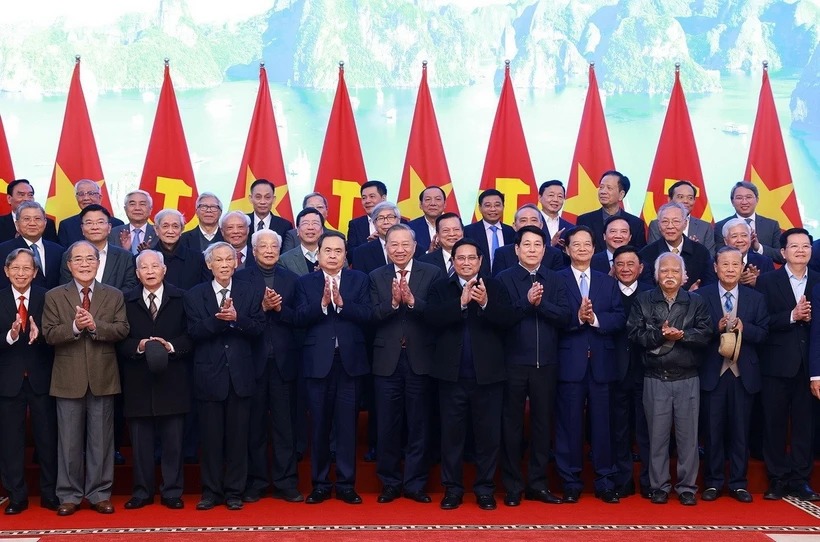 General Secretary To Lam, President Luong Cuong, Prime Minister Pham Minh Chinh, National Assembly Chairman Tran Thanh Man with leaders and former leaders of the Party and State through the periods. Photo: Duong Giang/VNA