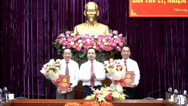 Cong bo Quyet dinh thanh lap Dang bo cac co quan Dang tinh va Dang bo UBND tinh Vinh Long.