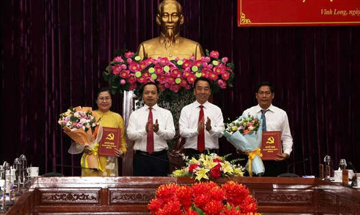 Công bố hợp nhất Ban Tuyên giáo Tỉnh ủy và Ban Dân vận Tỉnh ủy và các chức danh lãnh đạo của Ban Tuyên giáo và Dân vận Tỉnh ủy. Ảnh: Hoàng Lộc