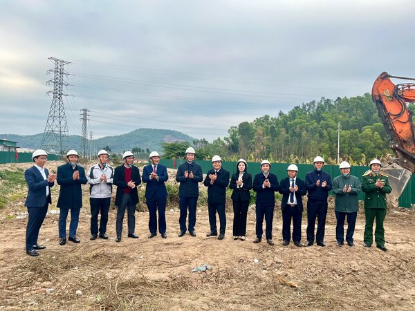 Lễ khởi công xây dựng các tuyến đường đấu nối khu công nghiệp phường Nam Sơn (TP Bắc Ninh). Ảnh: Tuấn Minh