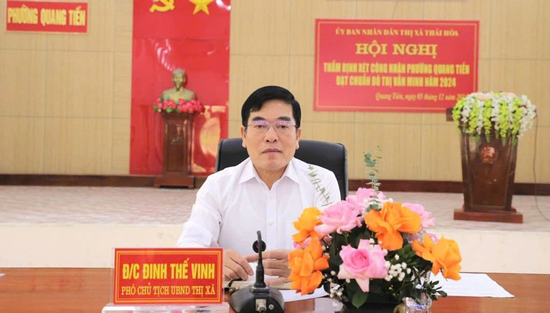 Mr. Dinh The Vinh, Vice Chairman of the People's Committee of Thai Hoa town (Nghe An) has just submitted an application for early retirement. Photo: Ngoc Anh