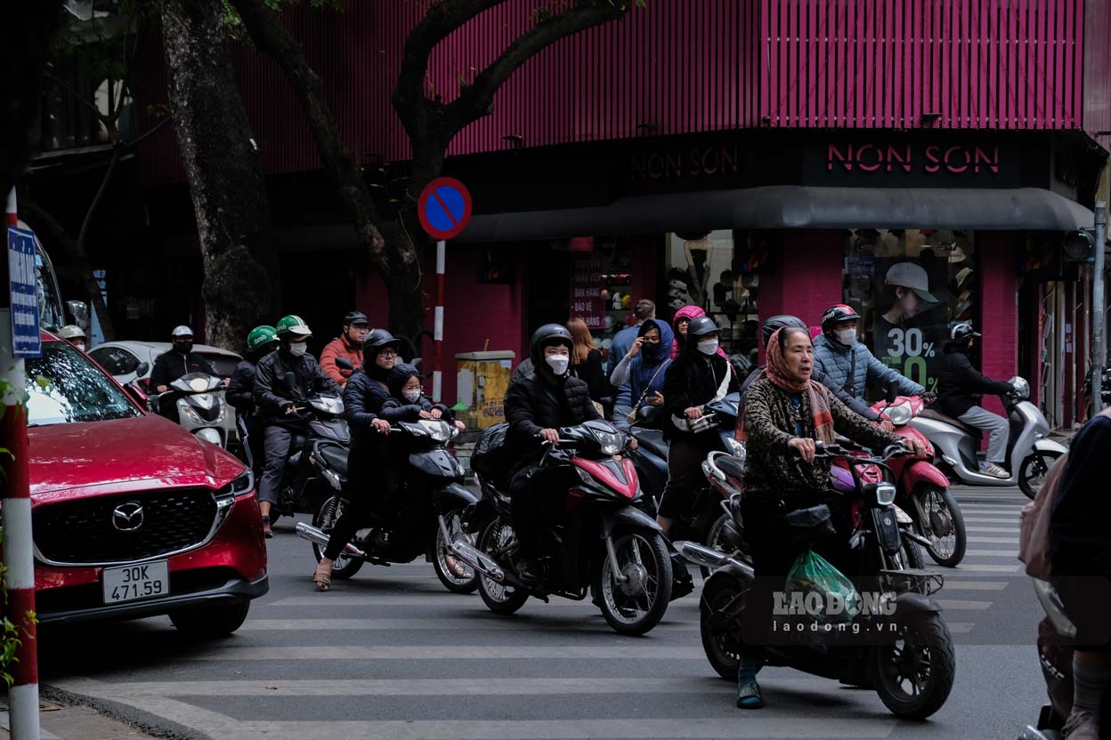 Cold air forecast to affect Hanoi weather today, February 4, cold weather. Photo: Diep Trang