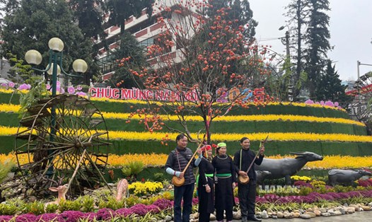 Sa Pa tổ chức nhiều hoạt động văn hóa truyền thống nhằm kích cầu du lịch sau kỳ nghỉ lễ. Ảnh: Đinh Đại