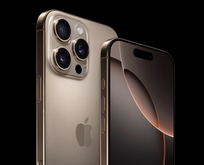The iPhone 16 Pro and Pro Max series in Desert Gold helped Apple grow strongly in the last 3 months of 2024. Photo: Apple
