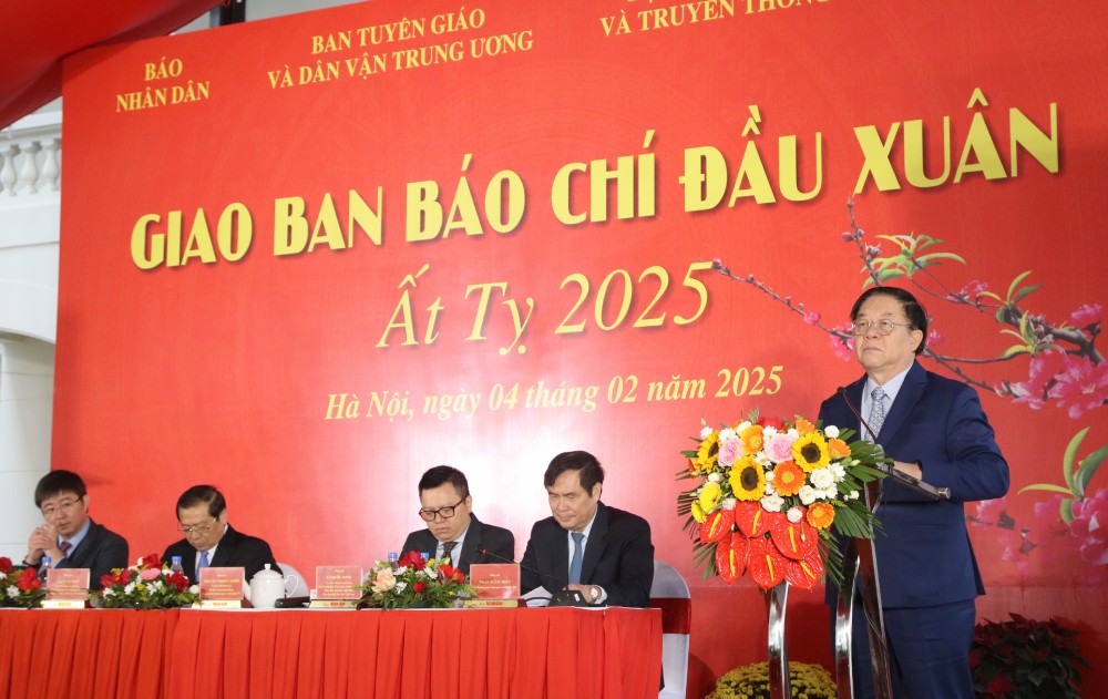 Member of the Politburo, Secretary of the Party Central Committee, Head of the Central Propaganda and Education Commission Nguyen Trong Nghia gave a speech at the press conference in the spring of At Ty. Photo: T.Vuong