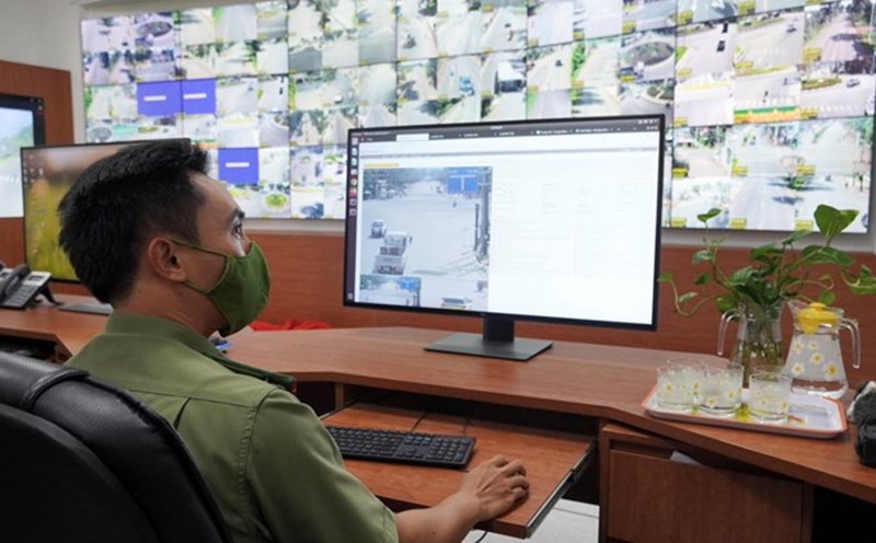 Operating traffic surveillance cameras and handling fines in Ba Ria - Vung Tau. Photo: Hoang Ngoc