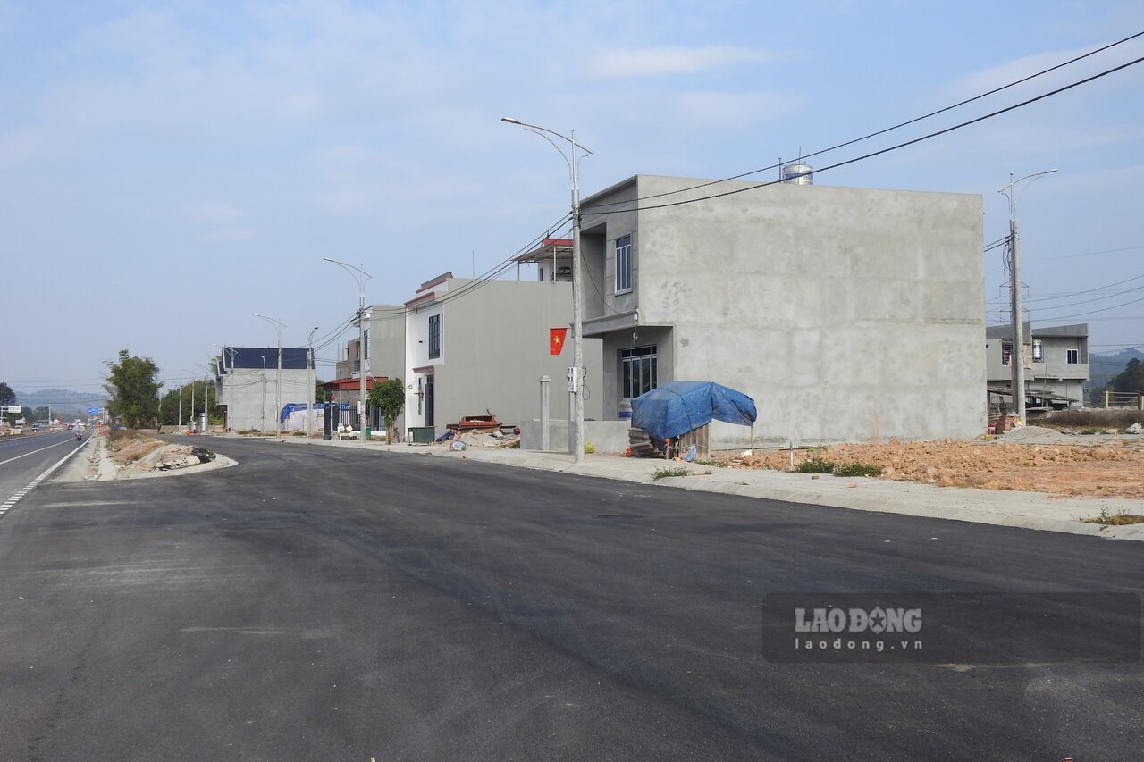 Resettlement area of ​​the National Highway 4B Upgrading and Renovation project, section Km3+700 - Km8 in Gia Cat commune, Cao Loc district. Photo: To Cong.