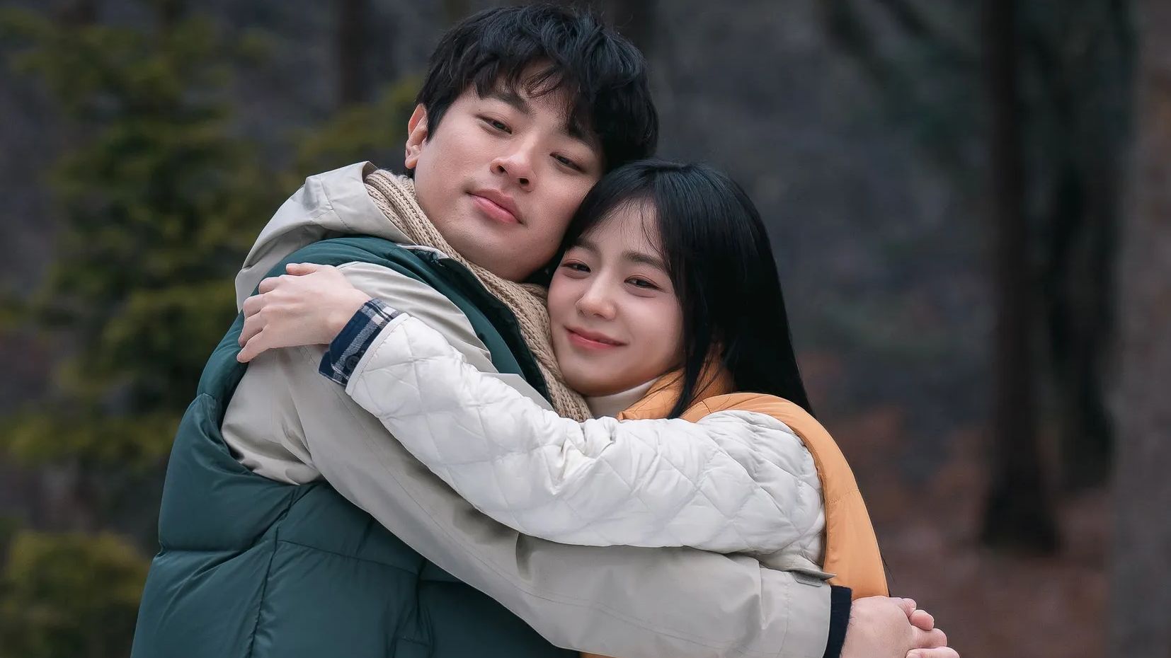 Jisoo and Park Jeong Min in the movie “Newtopia”. Photo: Producer