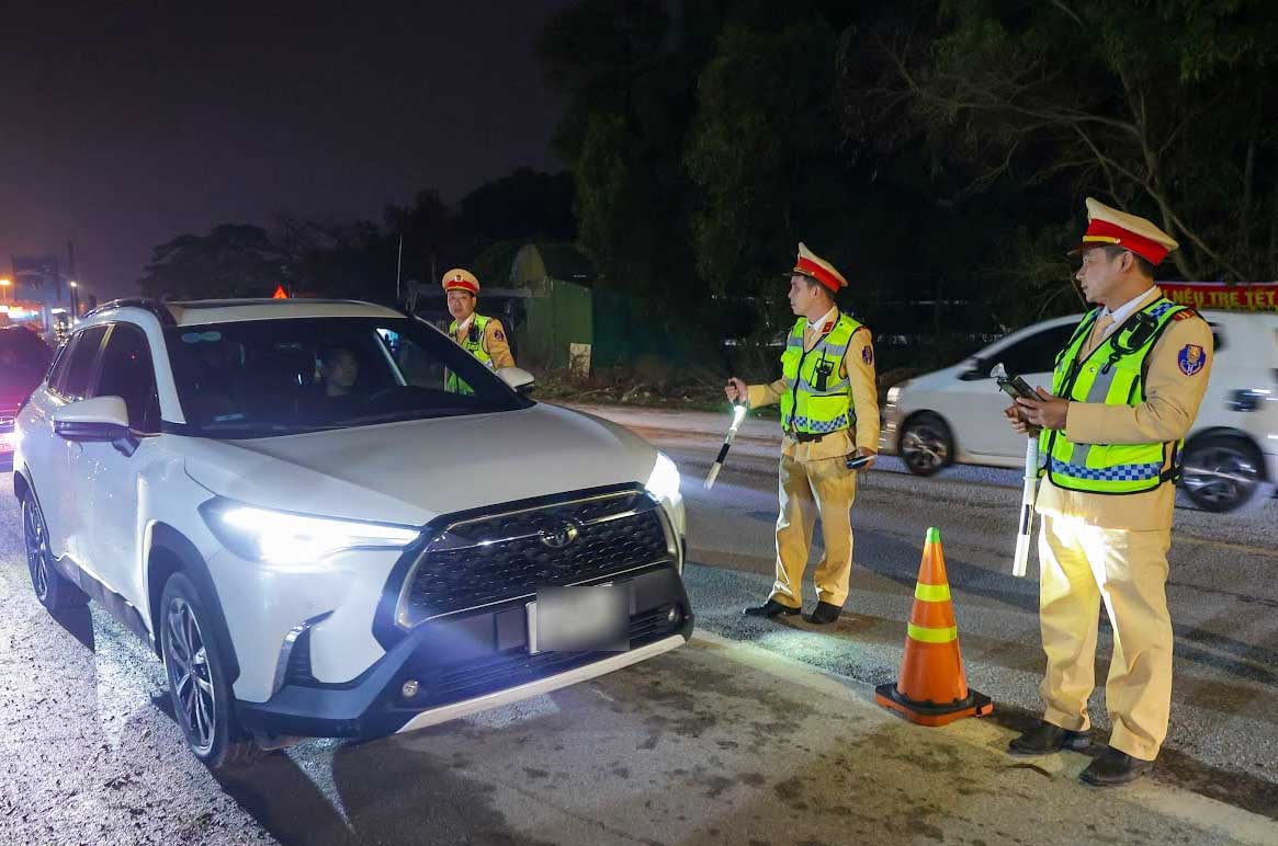 Nghe An traffic police patrolled and were on duty throughout Tet, contributing to a sharp reduction in traffic accidents. Photo: Xuan Thuy