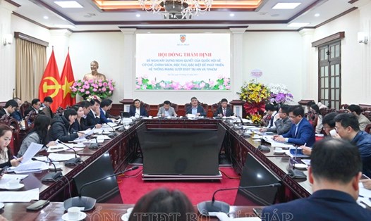 Họp thẩm định đề nghị xây dựng Nghị quyết của Quốc hội về thí điểm cơ chế, chính sách đặc thù, đặc biệt phát triển hệ thống mạng lưới đường sắt đô thị tại TP Hà Nội, TP Hồ Chí Minh đến năm 2035. Ảnh: Bộ Tư pháp