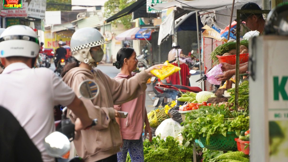 Người dân ngán thịt, mặt hàng rau củ hút hàng sau Tết