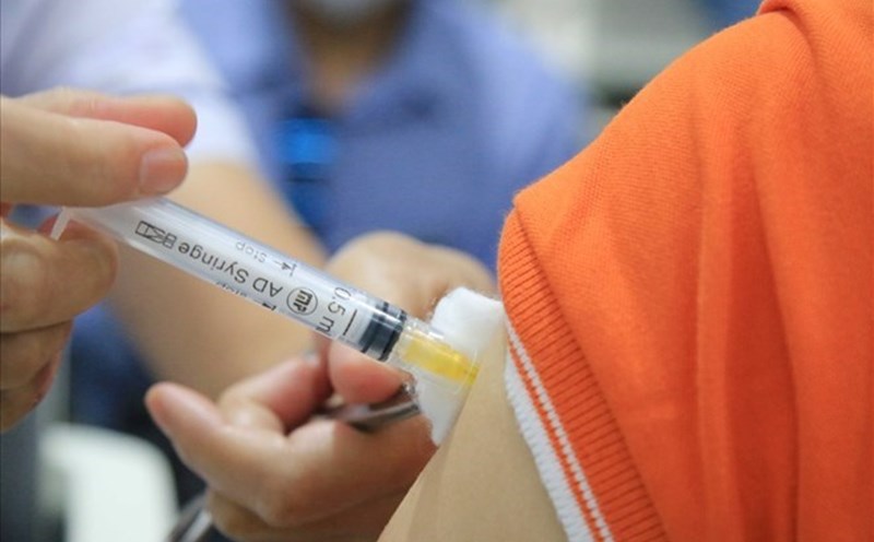 Get a seasonal flu shot every year. Photo: Ha May