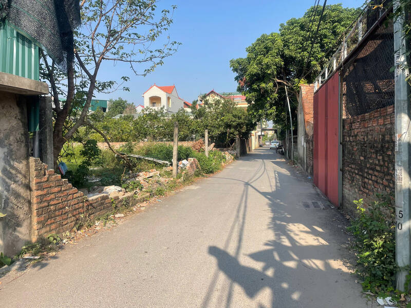 Land plots along Ring Road 4 (Hanoi) are continuously increasing in price. Photo: Thu Giang