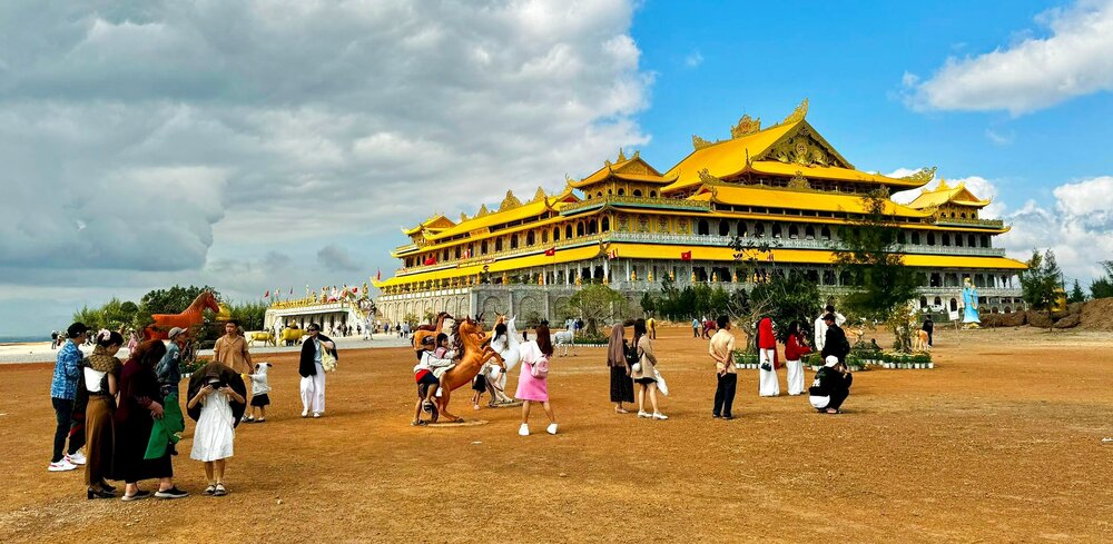 Minh Duc Pagoda is located in Thien Ma Cultural Area, built on a total area of ​​nearly 100 hectares in Ngang Mountain, Tinh Long Commune and Tinh Khe Commune, Quang Ngai City. Photo: Vien Nguyen