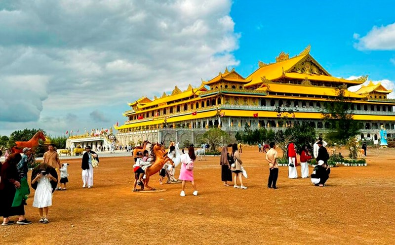 Minh Duc Pagoda is located in Thien Ma Cultural Area, built on a total area of nearly 100 hectares in Ngang Mountain, Tinh Long Commune and Tinh Khe Commune, Quang Ngai City. Photo: Vien Nguyen