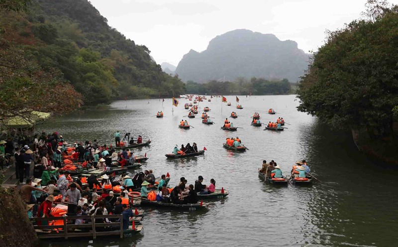 Tourists visit Trang An Eco-tourism Complex during Lunar New Year 2025. Photo: Nguyen Truong